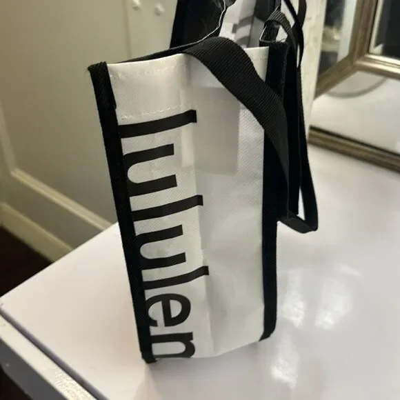 Lululemon Reusable Small Shopping Tote - Picture 4 of 6